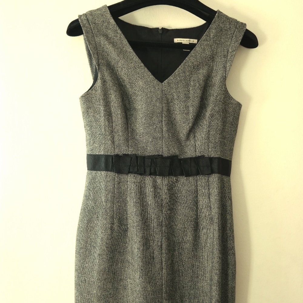 Banana Republic Sheath Black Ribbon Dress Size 6